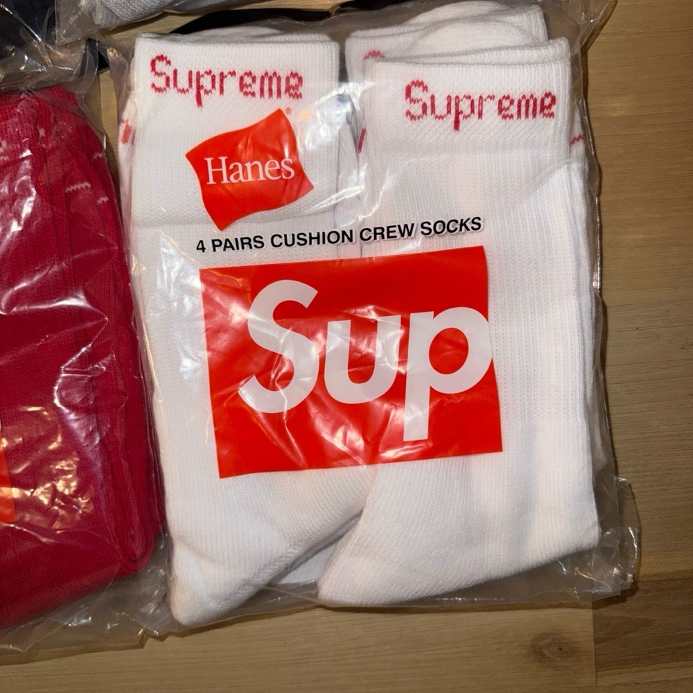 Hanes X Supreme White Crew Socks - 4 Pairs